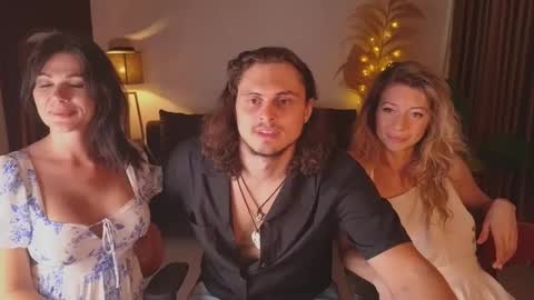 Snapshot of goddess_marylin chatting on 02.21.25 330 UTC2 girls online show from 02.21.25