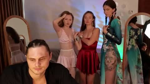   330 UTC2 girls   online show from 03.07.26