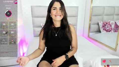 Mia online show from 11.14.25