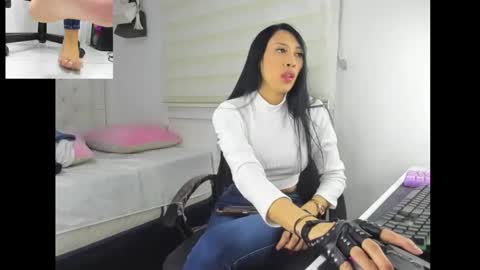 goddess_of_pigs online show from 11.27.25