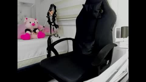 goddess_of_pigs online show from 02.03.26