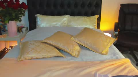 Snapshot of goddess_squirt_ chatting on 10.19.25 Katrin online show from 10.19.25