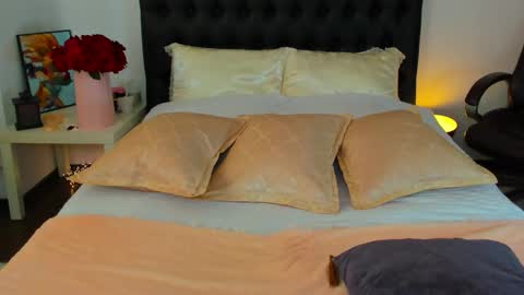 Snapshot of goddess_squirt_ chatting on 10.27.25 Katrin online show from 10.27.25