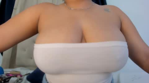 Snapshot of goddesschanell chatting on 02.06.25 CHANELL online show from 02.06.25