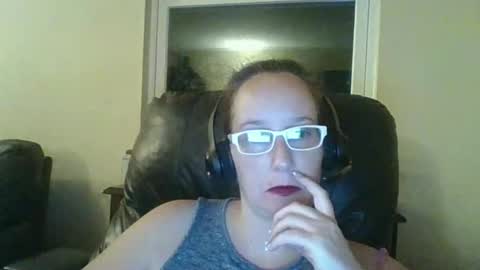 Snapshot of goddessmilfcrysyal chatting on 11.18.25 Crystal online show from 11.18.25