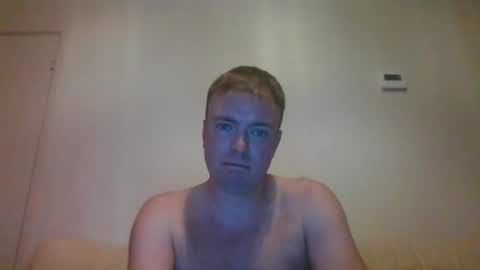 Snapshot of gogo12104 chatting on 11.05.25 jme online show from 11.05.25