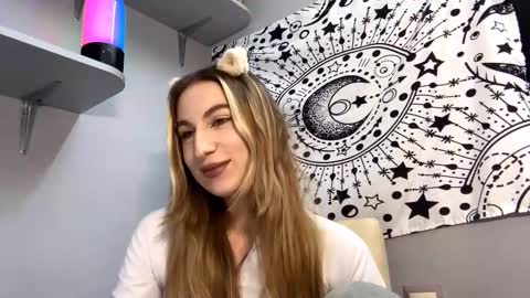 Snapshot of goldavanhise chatting on 12.18.25 Gloria online show from 12.18.25