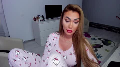 Snapshot of golddivine00 chatting on 02.03.25 Nicole.. online show from 02.03.25