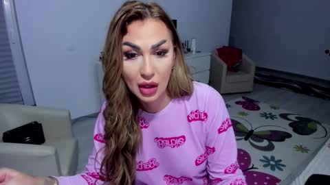 Snapshot of golddivine00 chatting on 02.10.25 Nicole.. online show from 02.10.25