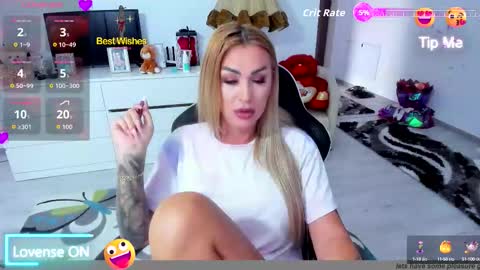 Snapshot of golddivine00 chatting on 09.11.25 Nicole.. online show from 09.11.25