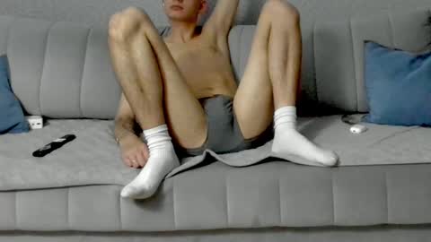 Snapshot of goldenboy_xxx69 chatting on 10.27.25 goldenboy_xxx69 online show from 10.27.25