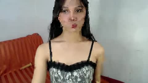 Snapshot of goldenlily69 chatting on 02.01.25 Lily is Gold online show from 02.01.25