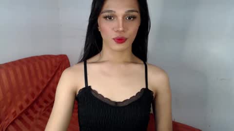Snapshot of goldenlily69 chatting on 02.04.25 Lily is Gold online show from 02.04.25