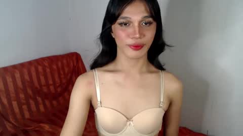 Snapshot of goldenlily69 chatting on 02.12.25 Lily is Gold online show from 02.12.25