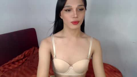 Snapshot of goldenlily69 chatting on 02.16.25 Lily is Gold online show from 02.16.25