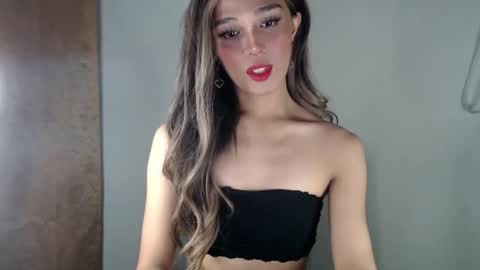 Snapshot of goldenlily69 chatting on 03.02.25 Lily is Gold online show from 03.02.25
