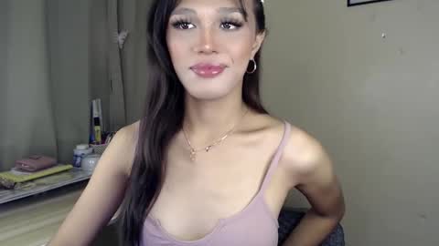 Snapshot of goldenlily69 chatting on 10.24.25 Lily is Gold online show from 10.24.25