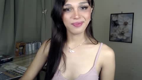 Snapshot of goldenlily69 chatting on 11.12.25 Lily is Gold online show from 11.12.25