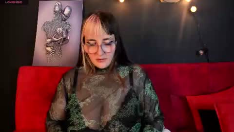 Snapshot of gomory_kitty chatting on 06.24.26 gomory_kitty online show from 06.24.26