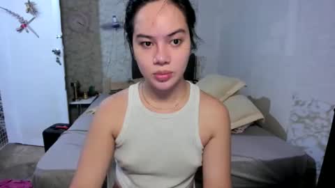 Snapshot of gorgeneviev69 chatting on 12.15.25 geneviev online show from 12.15.25