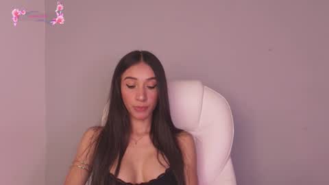 Snapshot of gorgeous_brunette chatting on 06.29.26 Rose online show from 06.29.26