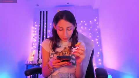 i am Jessi  I love animals and drawing I hope to get along with everyone. XOXO online show from 02.13.26