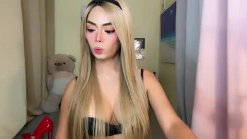 Snapshot of gorgeoustransgirl chatting on 02.05.26 Emmy online show from 02.05.26