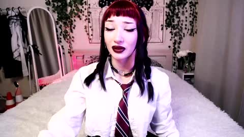    online show from 02.05.25