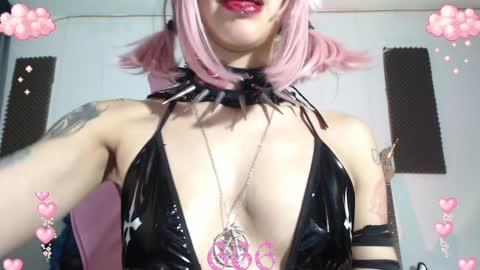 Snapshot of gothicute chatting on 01.05.25 online show from 01.05.25