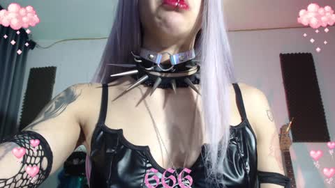 Snapshot of gothicute chatting on 01.07.25 online show from 01.07.25