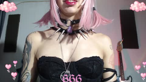 Snapshot of gothicute chatting on 01.11.25 online show from 01.11.25