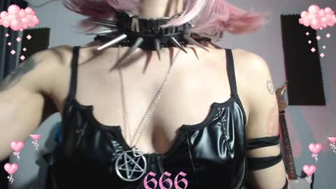 Snapshot of gothicute chatting on 01.16.25 online show from 01.16.25