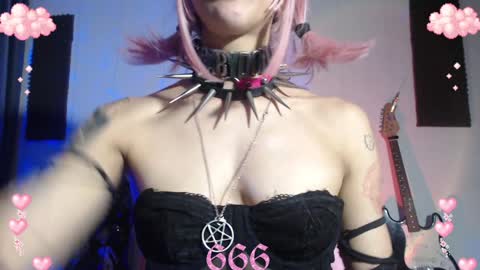 Snapshot of gothicute chatting on 01.19.25 online show from 01.19.25