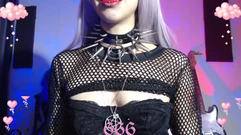 Snapshot of gothicute chatting on 01.31.25 online show from 01.31.25