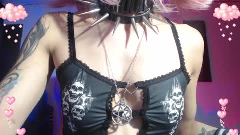 Snapshot of gothicute chatting on 02.08.25 online show from 02.08.25
