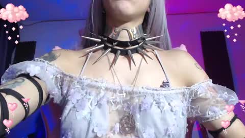 Snapshot of gothicute chatting on 02.11.25 online show from 02.11.25
