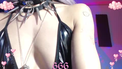 Snapshot of gothicute chatting on 02.12.25 online show from 02.12.25