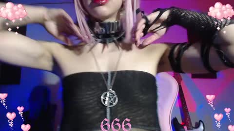 Snapshot of gothicute chatting on 02.14.25 online show from 02.14.25
