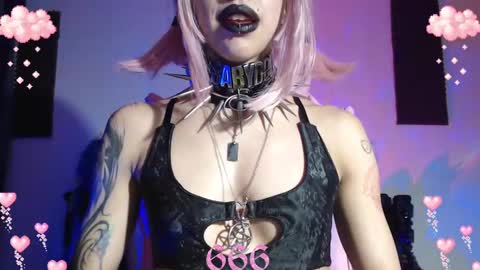 Snapshot of gothicute chatting on 03.09.25 online show from 03.09.25