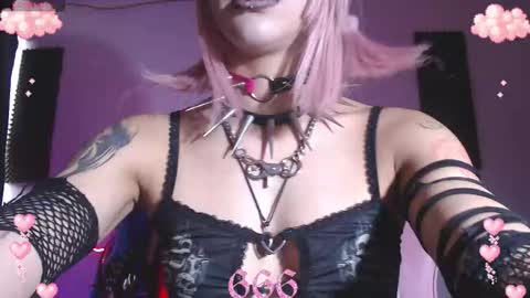 Snapshot of gothicute chatting on 09.30.25 online show from 09.30.25