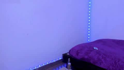 Snapshot of gothpeachs chatting on 11.21.25 Laia online show from 11.21.25