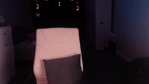 Snapshot of grace_crystal chatting on 02.27.25 Grace online show from 02.27.25