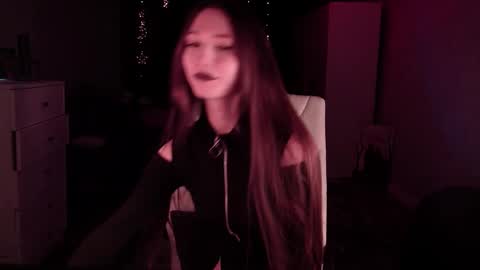 Snapshot of grace_crystal chatting on 10.25.25 Grace online show from 10.25.25