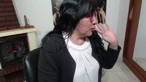 Snapshot of grace_mature_milf chatting on 09.09.25 grace_mature_milf online show from 09.09.25