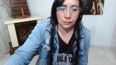Snapshot of grace_mature_milf chatting on 10.22.25 grace_mature_milf online show from 10.22.25