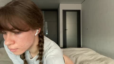 Snapshot of gracefulcharm_ chatting on 01.01.25 Daria online show from 01.01.25