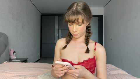 Snapshot of gracefulcharm_ chatting on 02.07.25 Daria online show from 02.07.25