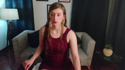 Snapshot of graciecollins chatting on 07.04.26 Gracie online show from 07.04.26