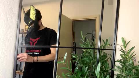 Snapshot of greekraul chatting on 10.27.25 Raul The Greek online show from 10.27.25