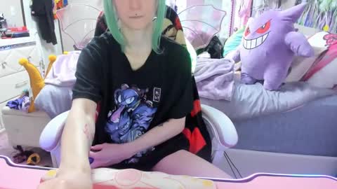 Snapshot of greeneyedlovexo chatting on 10.09.25 GreenEyedLovexo online show from 10.09.25